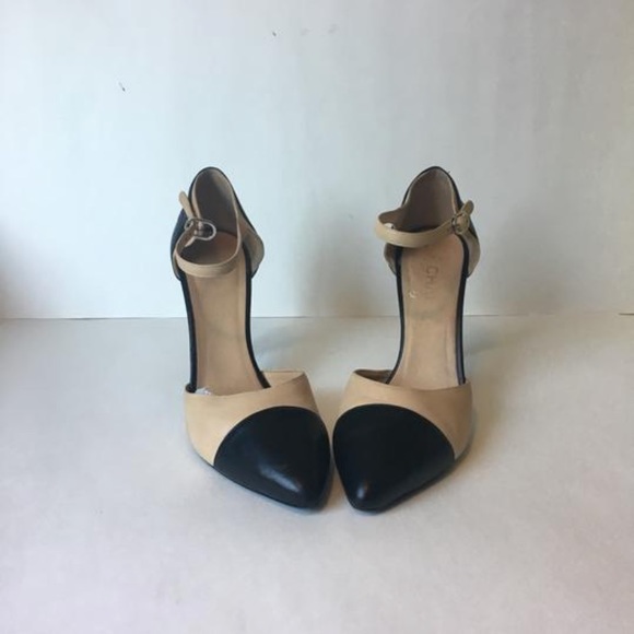Chanel Black/Cream Two-Tone Classic CC Pumps - Picture 3 of 8